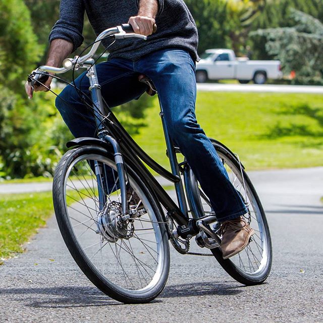 Lean into that last day before a long weekend. #faraday #friday #ride