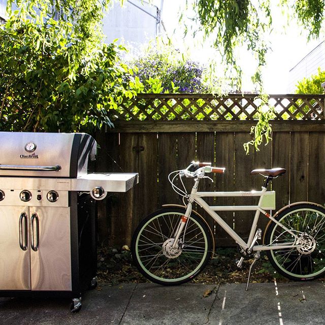 Happy Labor Day everybody! Fortunately our Classic White Porteur will still be in style tomorrow too. 😉